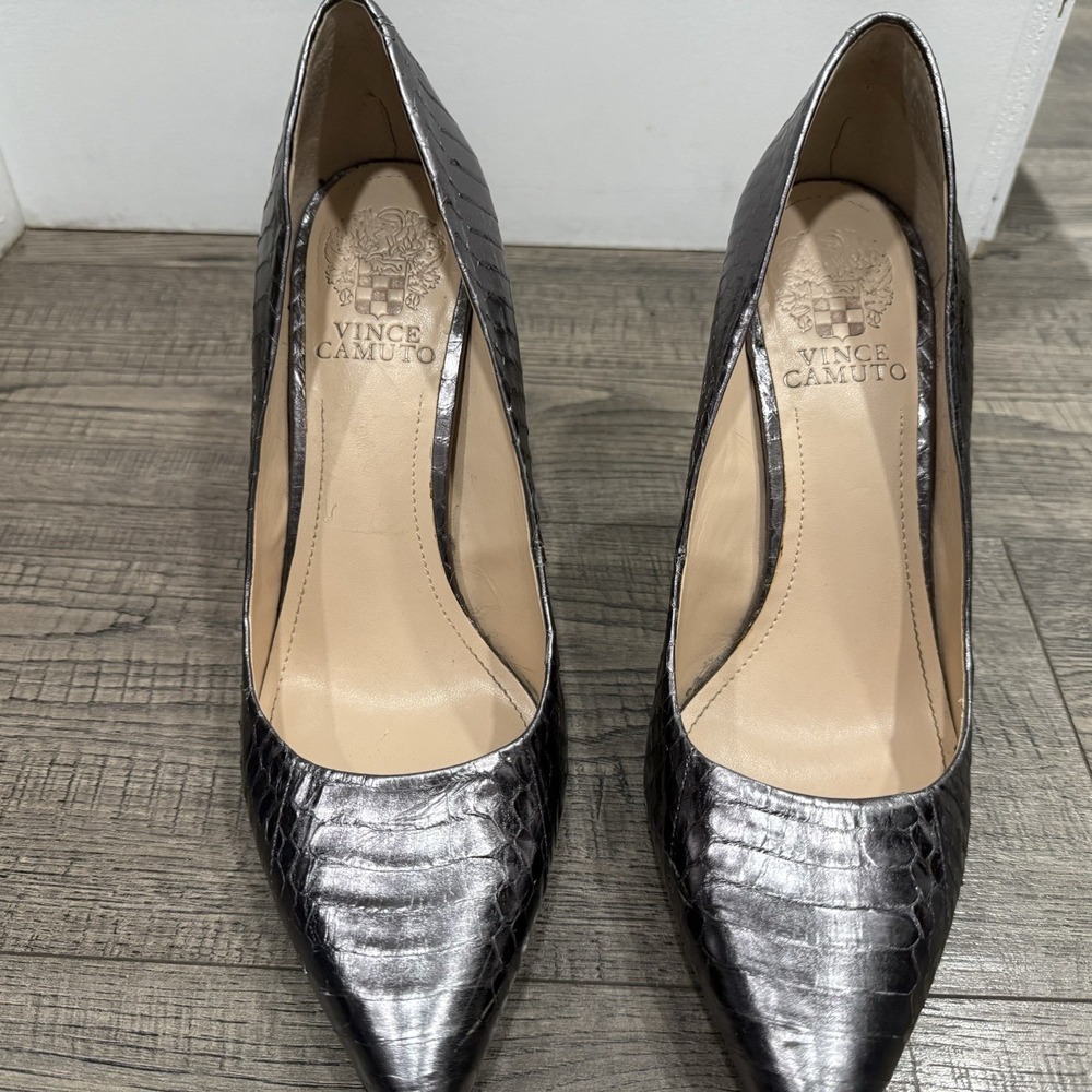 Vince Camuto, silver leather Pumps Size 8 (see Description)